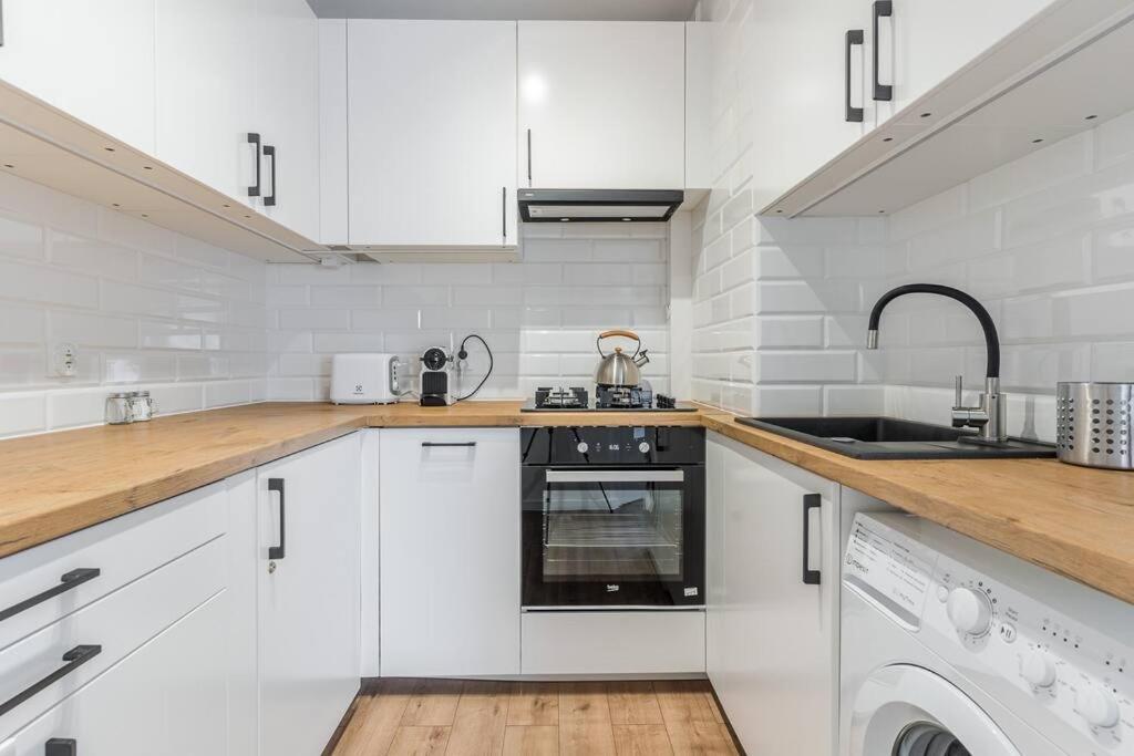 Uroczy Apartament 2 Pokoje - 10 Min Do Morza! Gdansk Ngoại thất bức ảnh